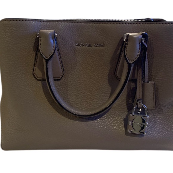 Michael Kors Tote Bag - Picture 3 of 16